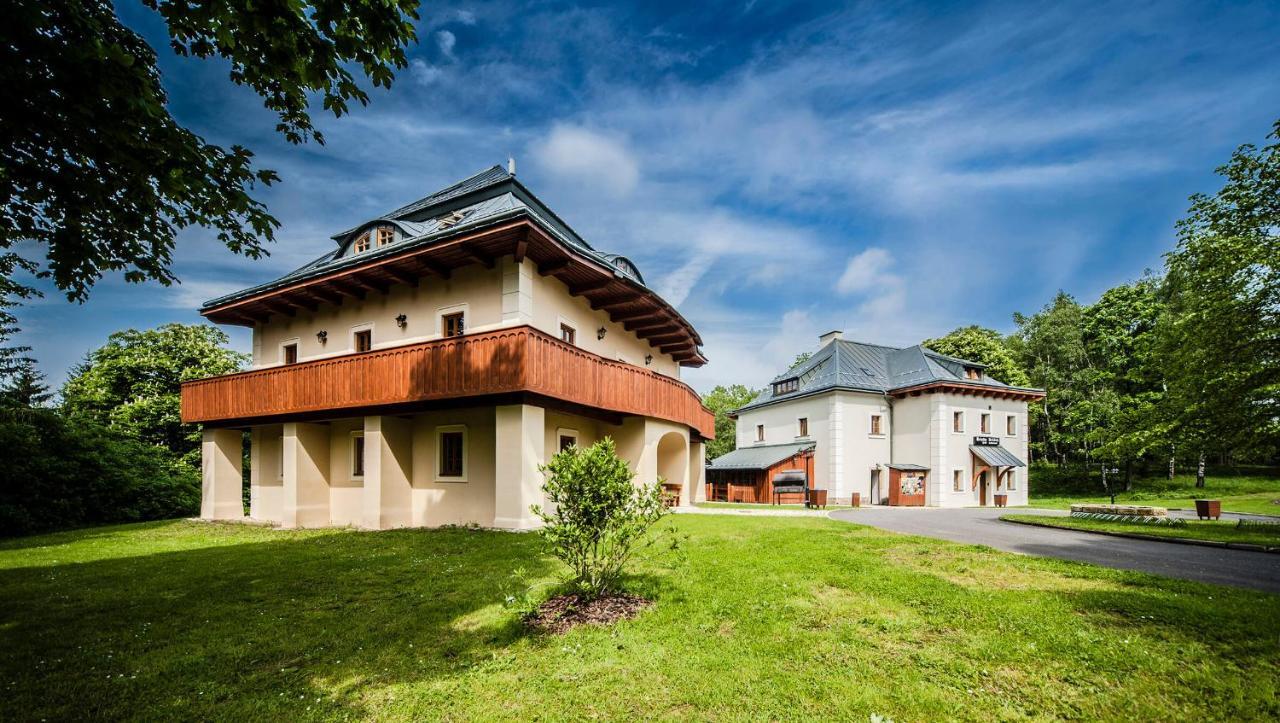 Hotel Kristin Hradek Decin Exterior photo